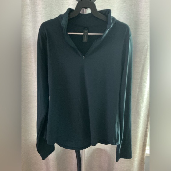 Yogalicious Tops - Yogalicious Green Long Sleeve Activewear